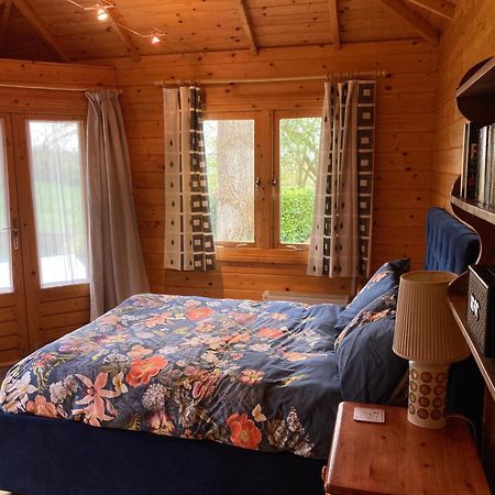 Exclusive 2 Bedroom Apartment With Summer House And Hot Tub 达文特里 外观 照片
