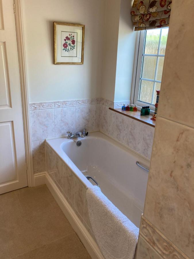 Exclusive 2 Bedroom Apartment With Summer House And Hot Tub 达文特里 外观 照片